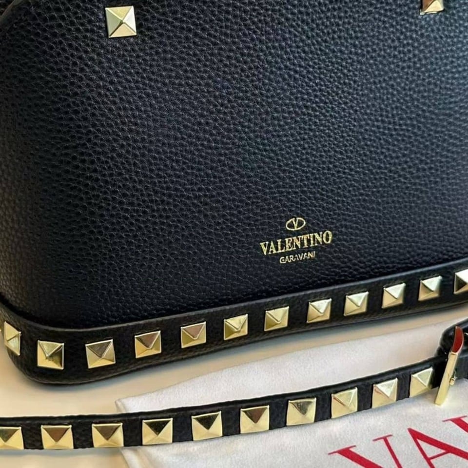 Valentino Garavani Rockstud Handbag In Grainy Black 21Cm view 8