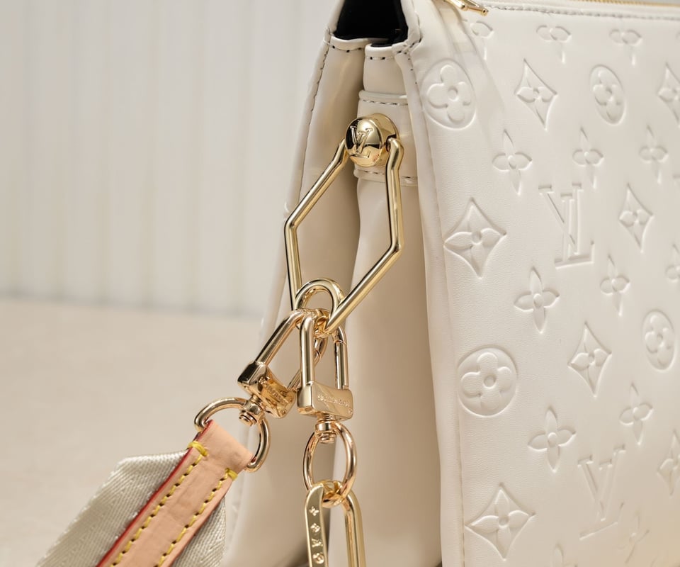 Louis Vuitton Coussin PM Monogram Empreinte Leather Craie 26cm/10.2in M23758 view 8