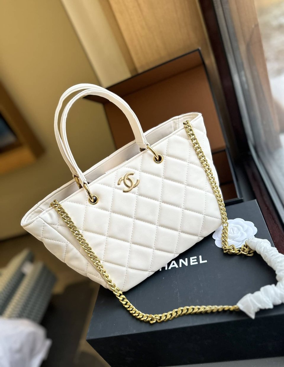 Chanel Small Shopping Bag White 25Cm As4188 view 3