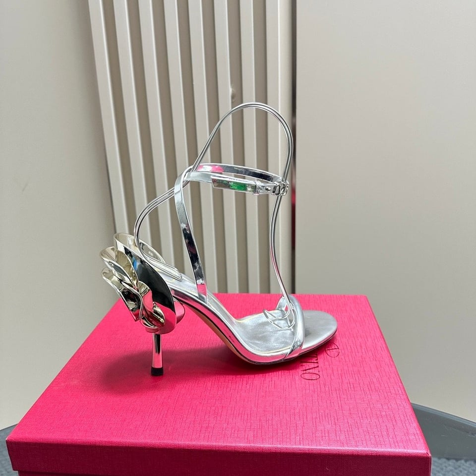Valentino Garavani Archive Roserouche Metallic Leather High Heel Silver view 9