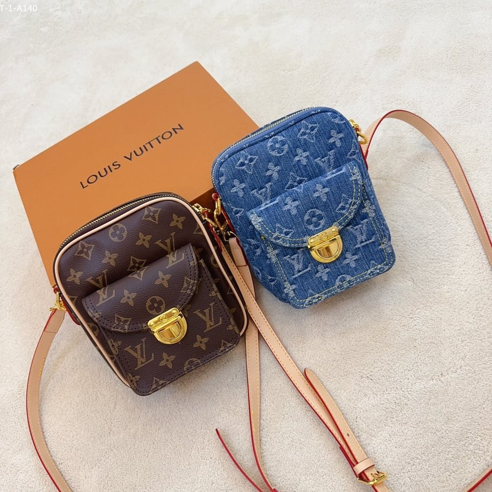 Louis Vuitton Camera Bag Blue Denim Monogram And Vachetta Trim 19Cm view 4