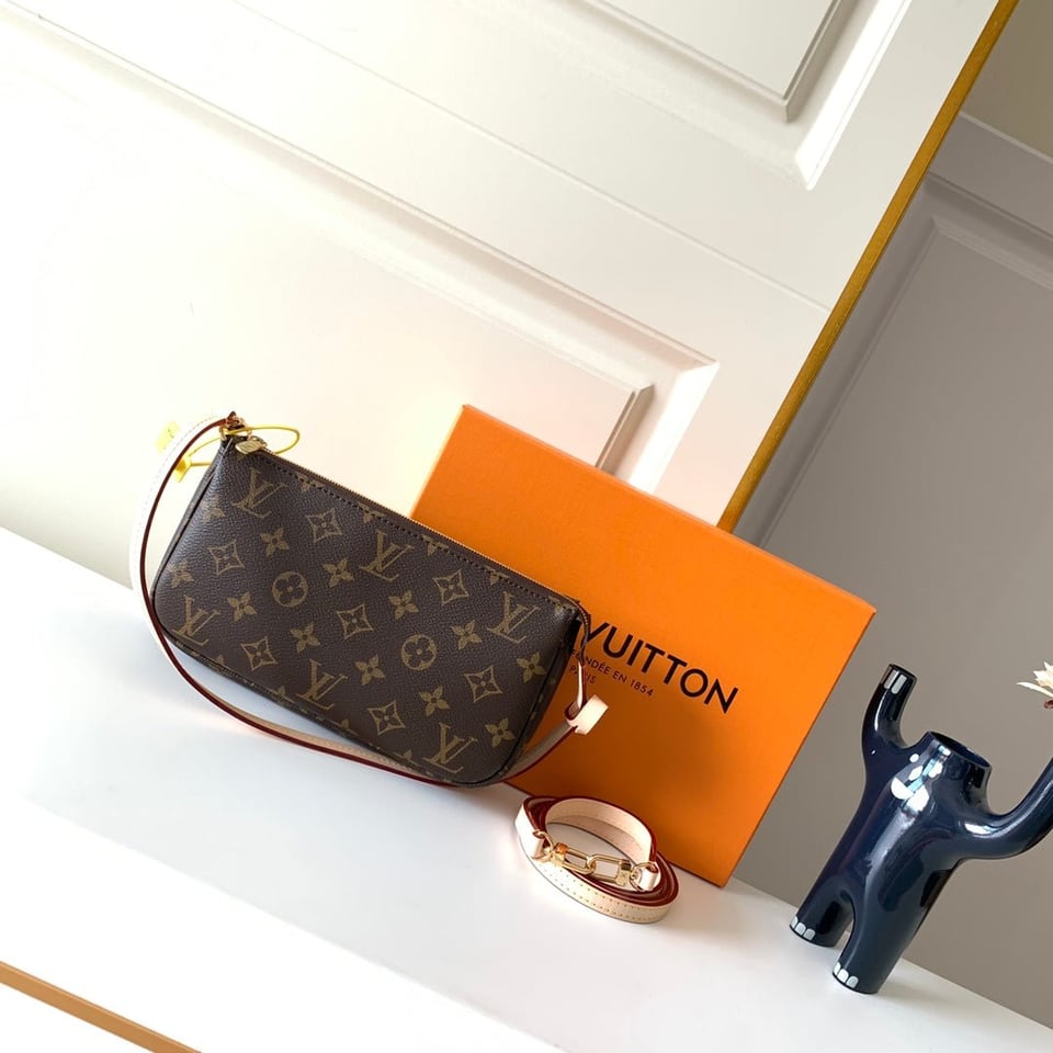 Louis Vuitton Pochette Accessoires 23.5 Cm view 9