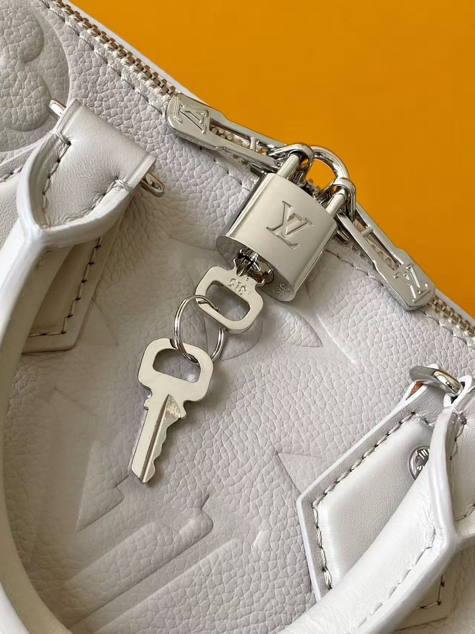 Louis Vuitton Speedy 20 Bag Brume Grey 16cm M28343 view 10