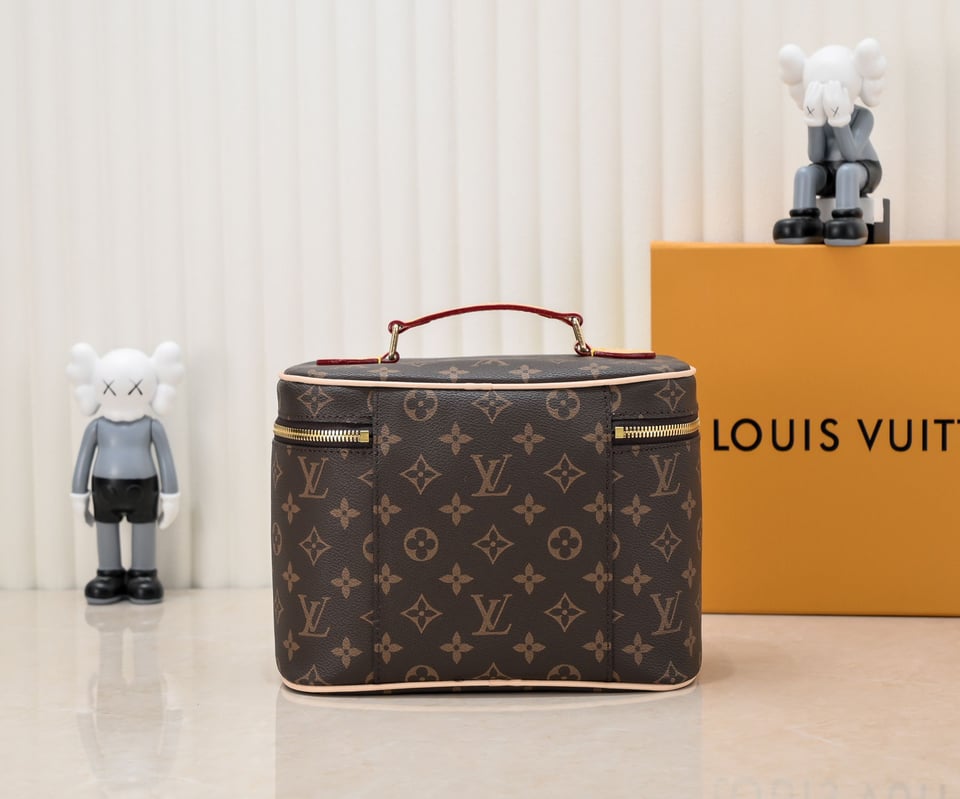 Louis Vuitton Nice Mini Toiletry Pouch 24Cm M44495 view 6