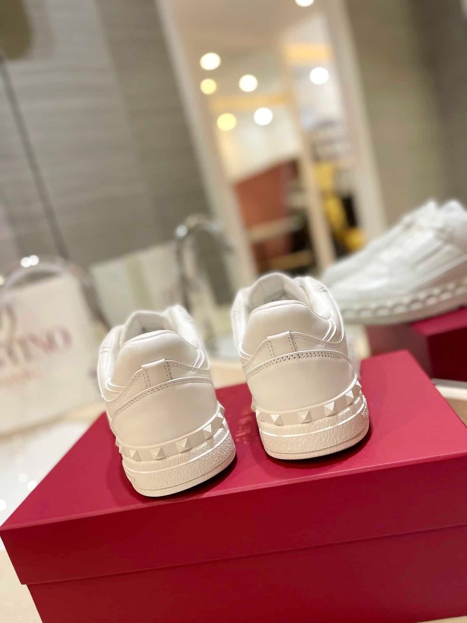 Valentino Garavani Freedots Low Top Sneaker In Calfskin White 4Y2S0H43Rdg 0Bo view 3