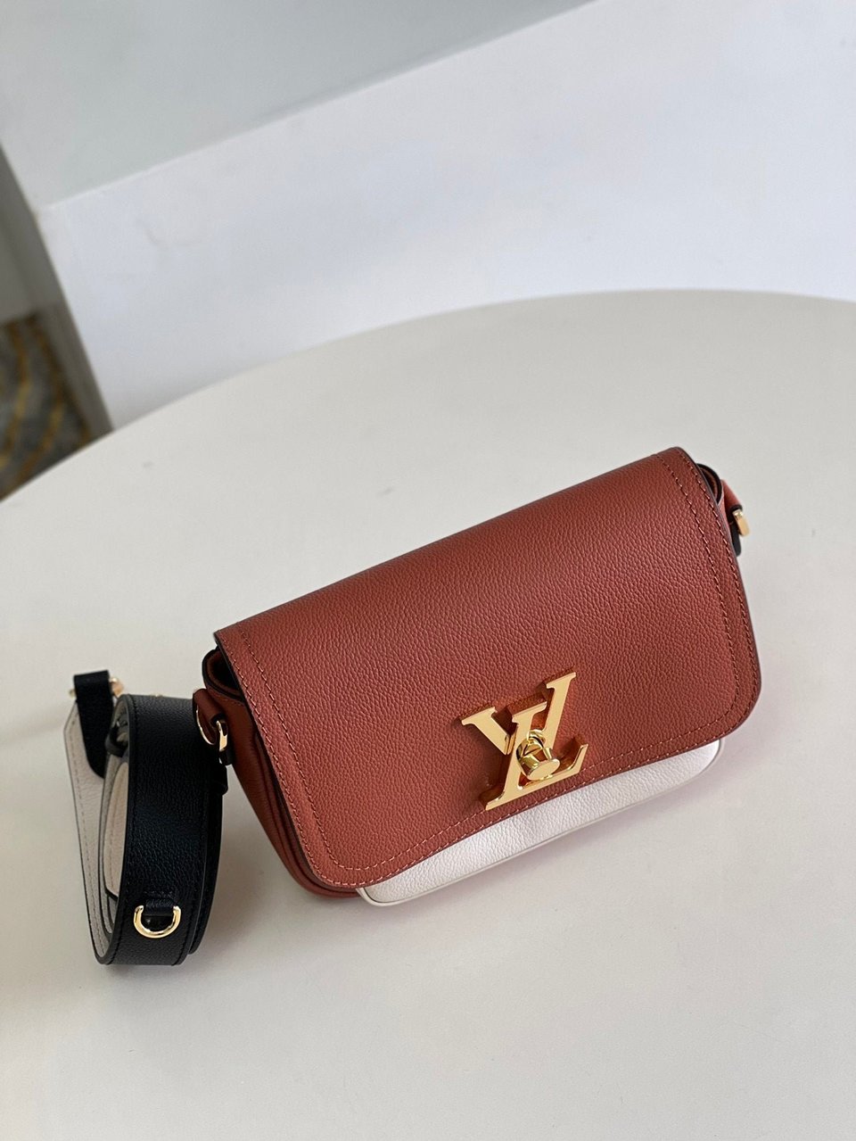 Louis Vuitton Lockme Tender 19Cm Chataigne Brown view 6