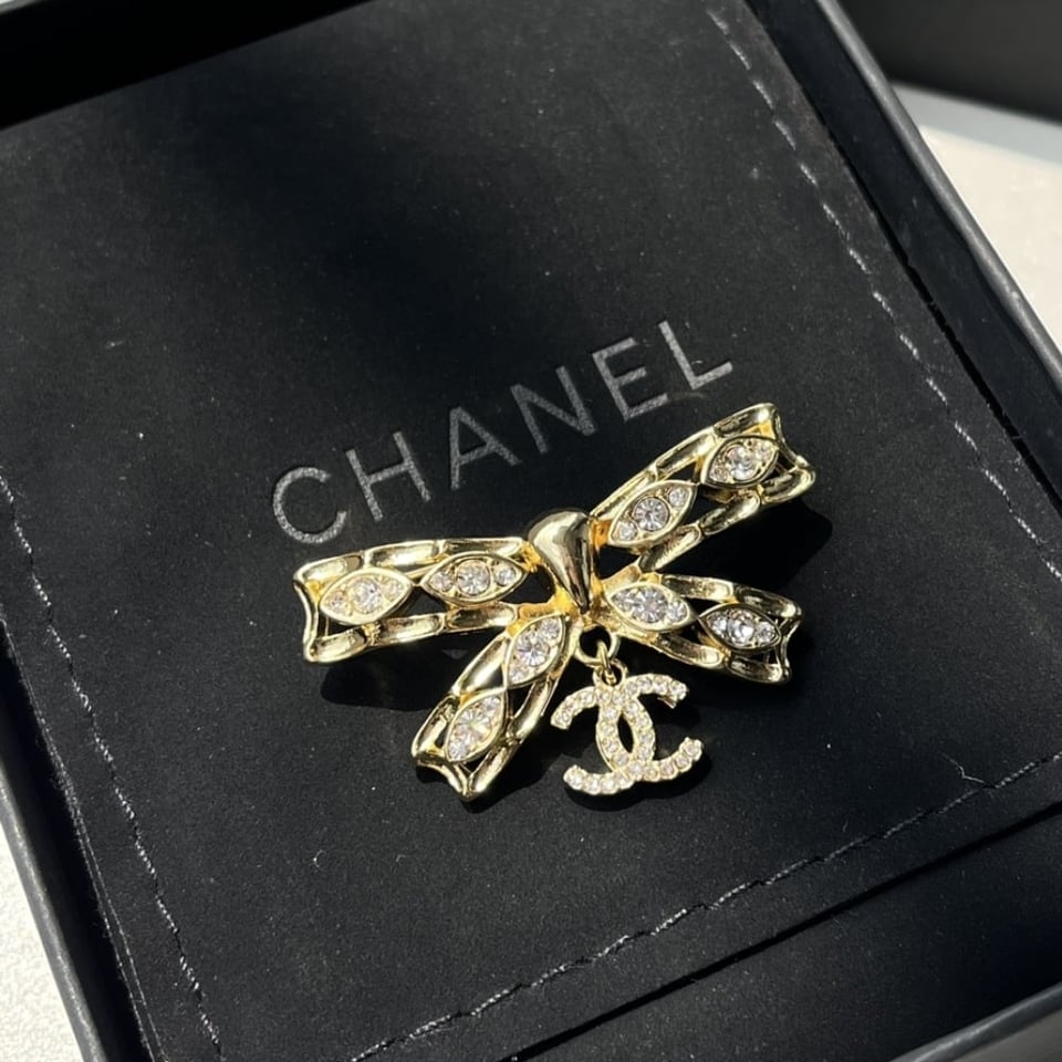 Chanel Cc Bowtie Brooch Gold view 2