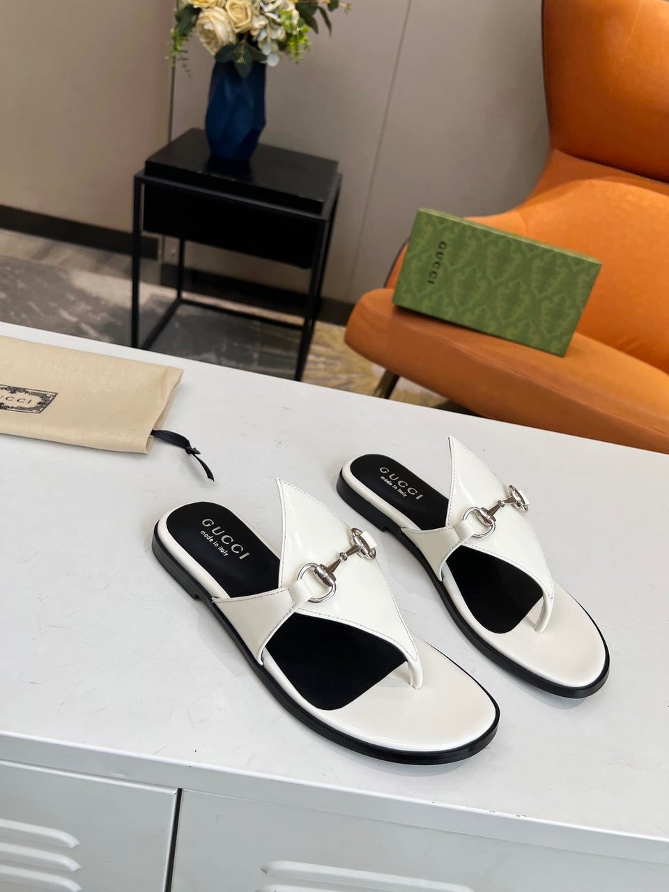 Gucci Women’S Thong Sandal With Horsebit White view 3