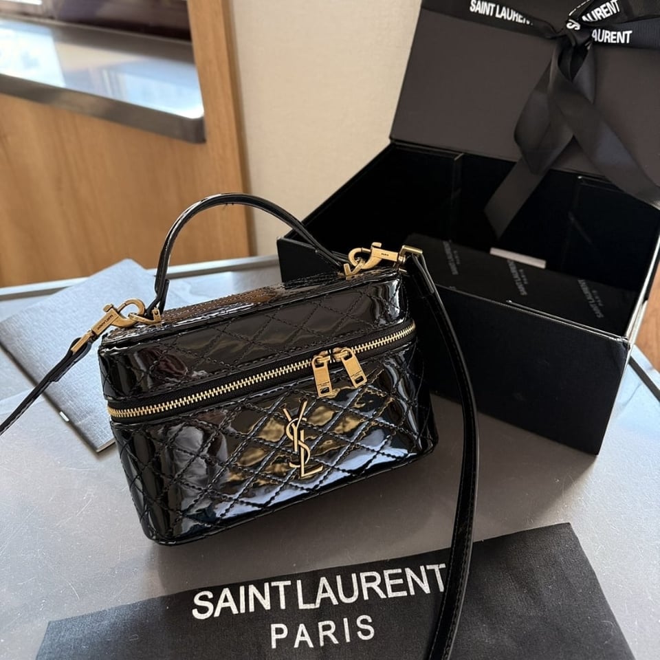 Saint Laurent Gany Vanity Bag In Patent Leather Black 19Cm view 8