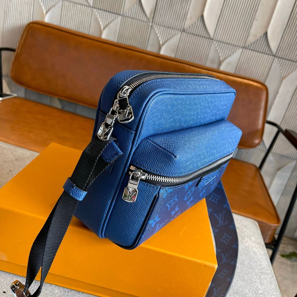 Louis Vuitton Outdoor Messenger Navy Blue 25Cm M30242 view 5
