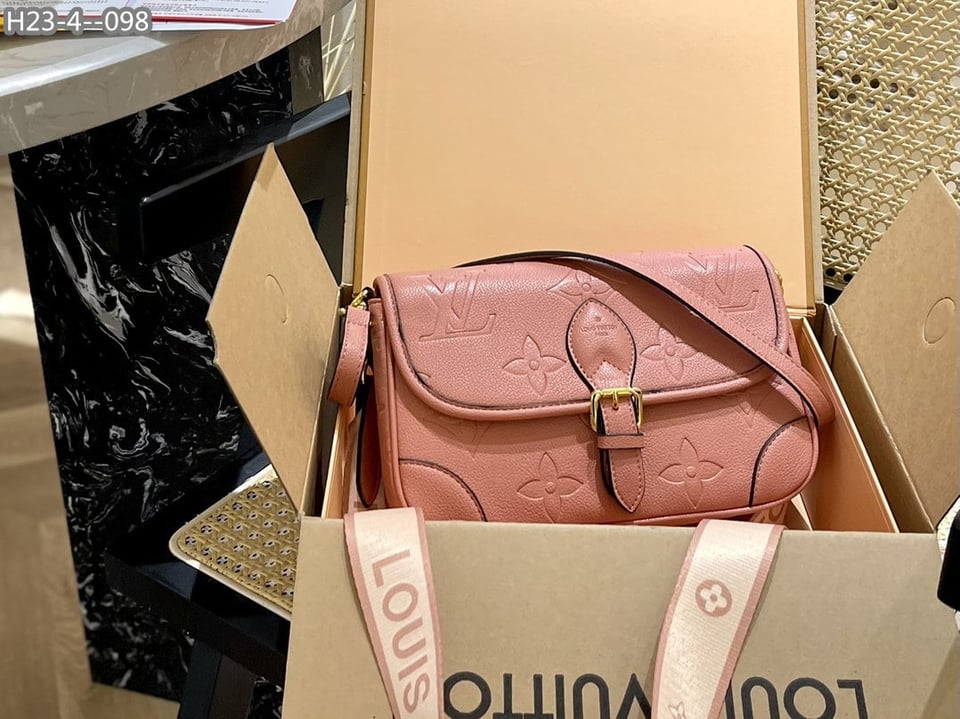 Louis Vuitton Diane Monogram In Pink 24Cm M46386 view 3
