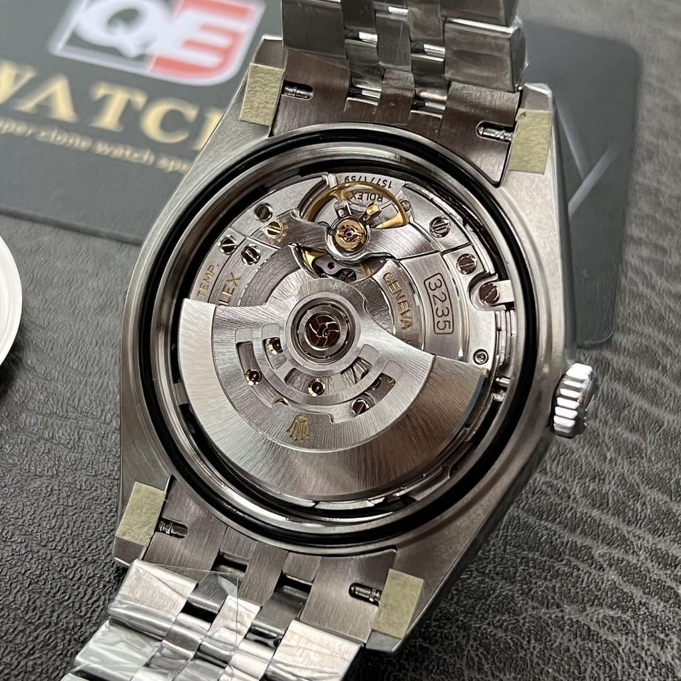 Rolex Datejust 41mm Rhodium Dial 126334 Jubilee view 10