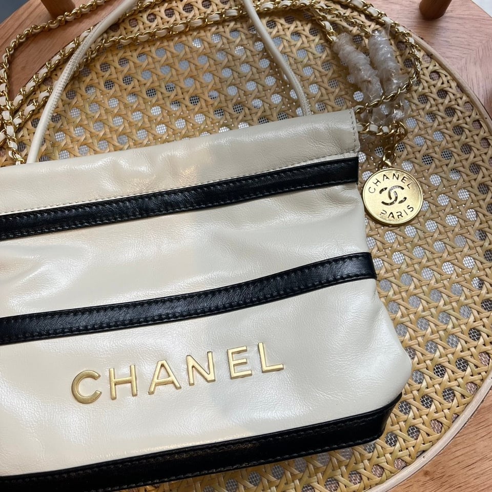 Chanel 22 Small Handbag Black White Gold Tone Metal 19Cm/7.5in As3980 B16652 Ny081 view 8