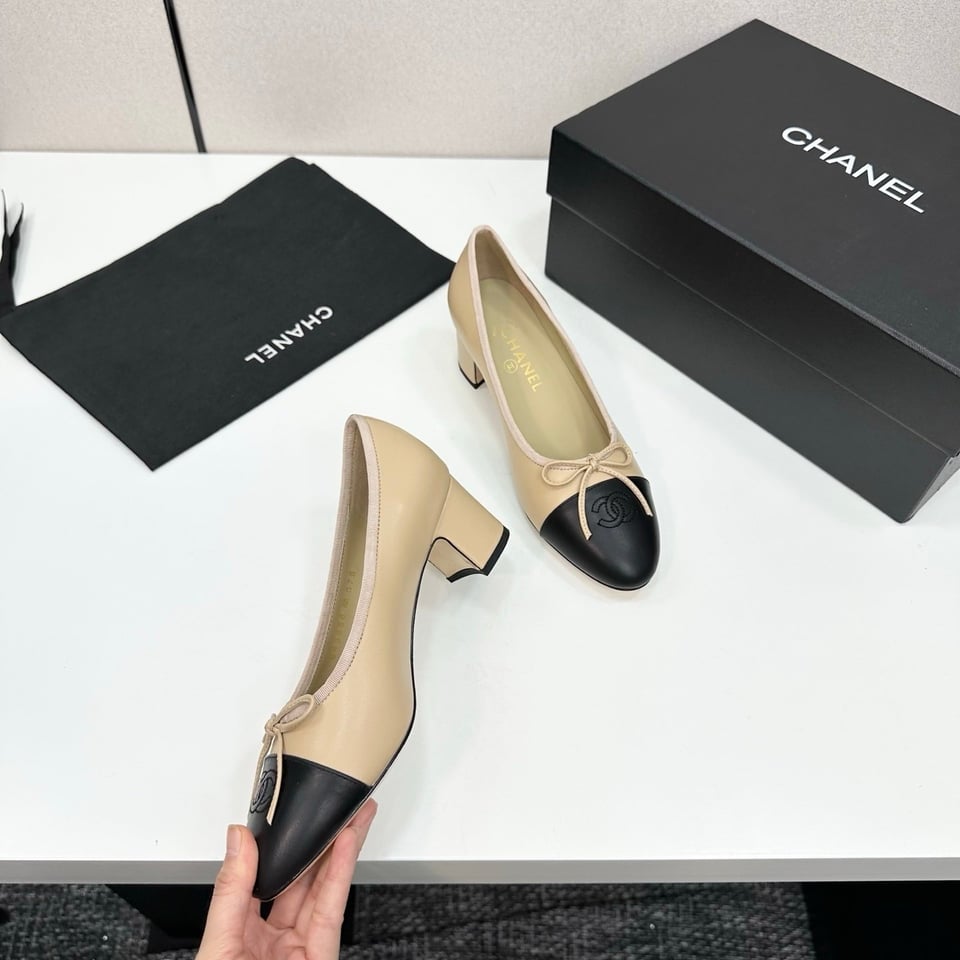 Chanel CC Cap Toe Mid Heel Pumps Beige/Black – Heel 4.5cm view 10