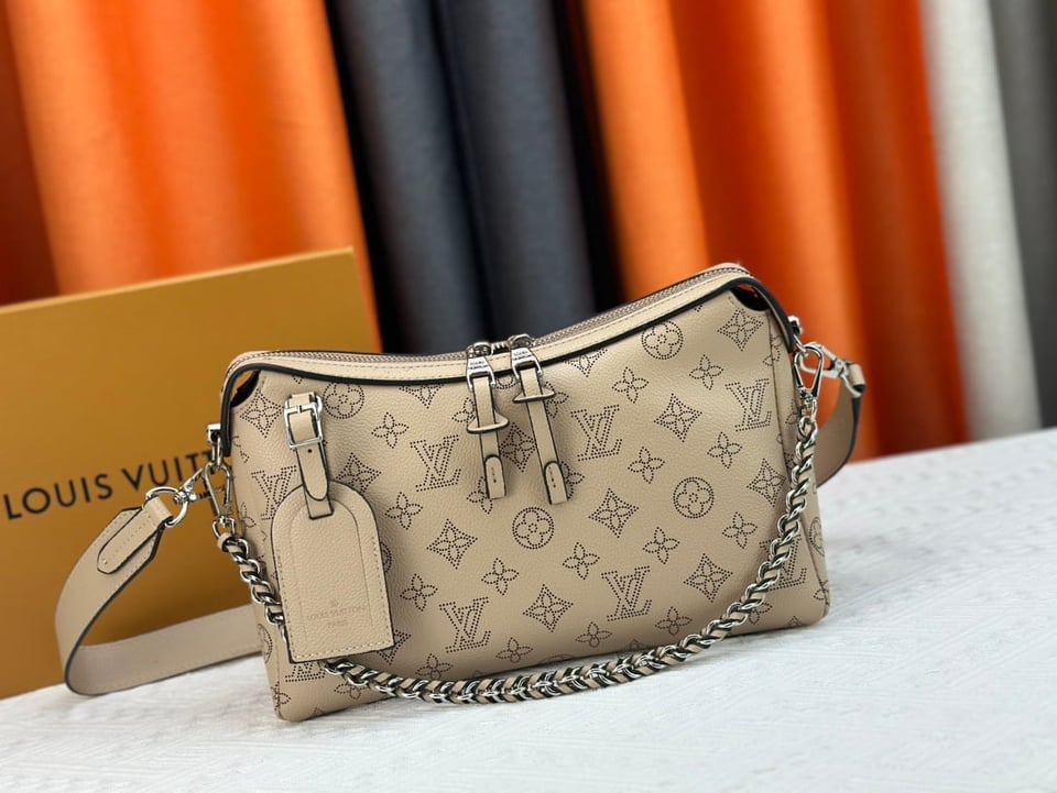 Louis Vuitton Hand It All Pm Galet 29Cm M24255 view 11