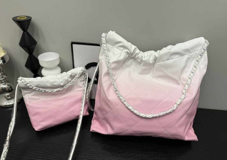 Chanel 22 Mini Handbag Patent Gradient Calfskin Pink 20Cm/7.8in view 4