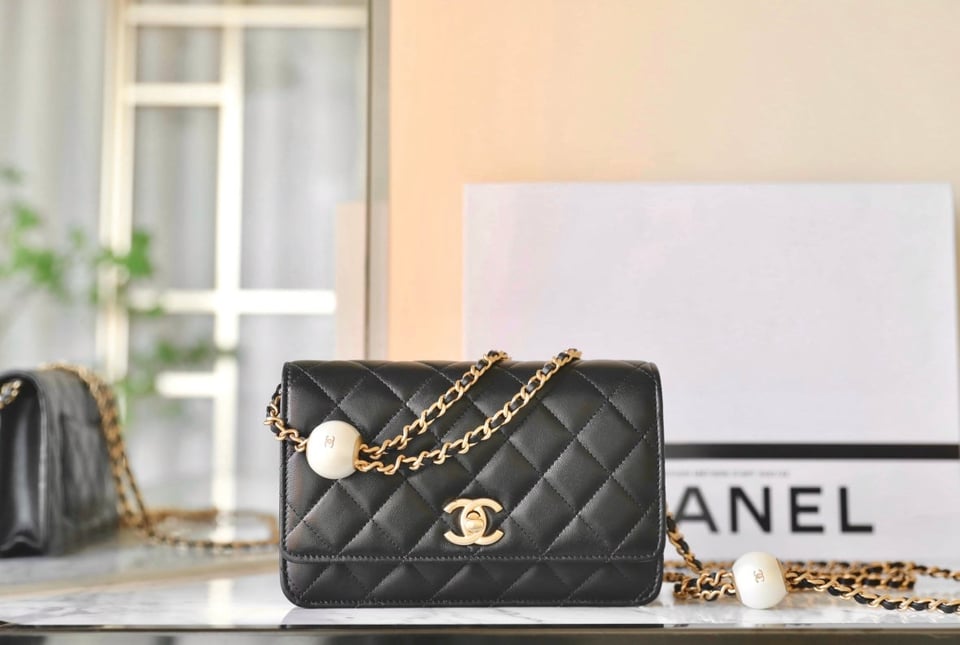 Chanel 24S Woc 19Cm Black Calfskin Pearl Ball view 9