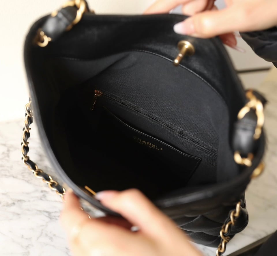 Chanel 24P Hobo Bag 28Cm Black Lambskin Gold Hardware view 5