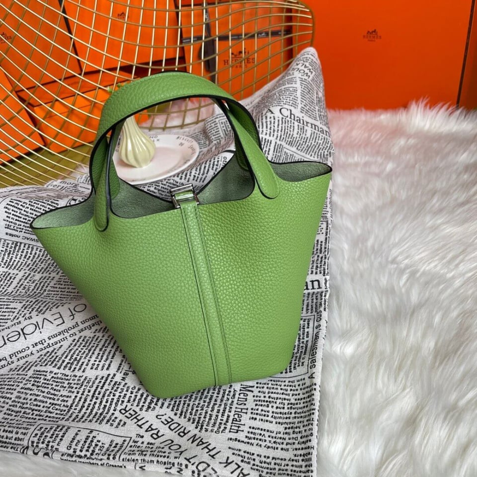 Hermes Picotin Lock Bag In Taurillon Clemence Vert Criquet 22Cm view 4