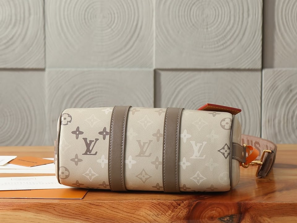 Louis Vuitton Keepall Bandoulière Bag 25cm/9.8in Sand Beige Monogram M29272 view 9