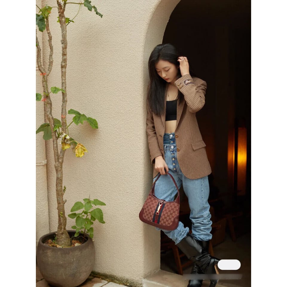 Gucci Jackie 1961 Small Shoulder Bag in Burgundy GG Canvas 28cm view 5