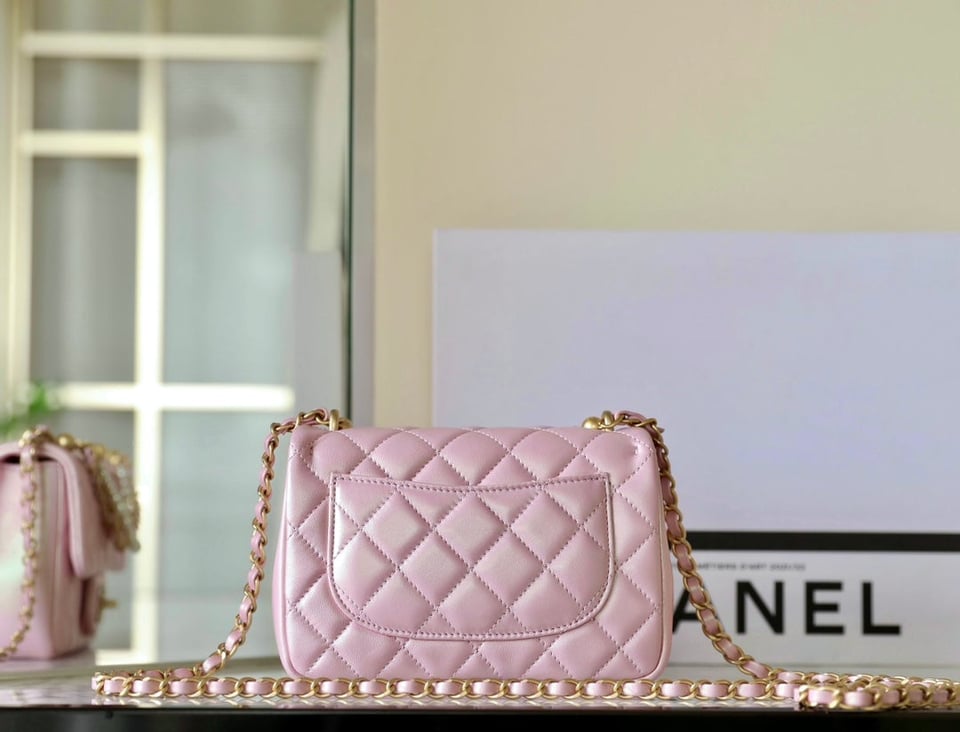Chanel 24P Mini Flap Bag 17Cm Pearlescent Pink Lambskin Pearl Chain view 5