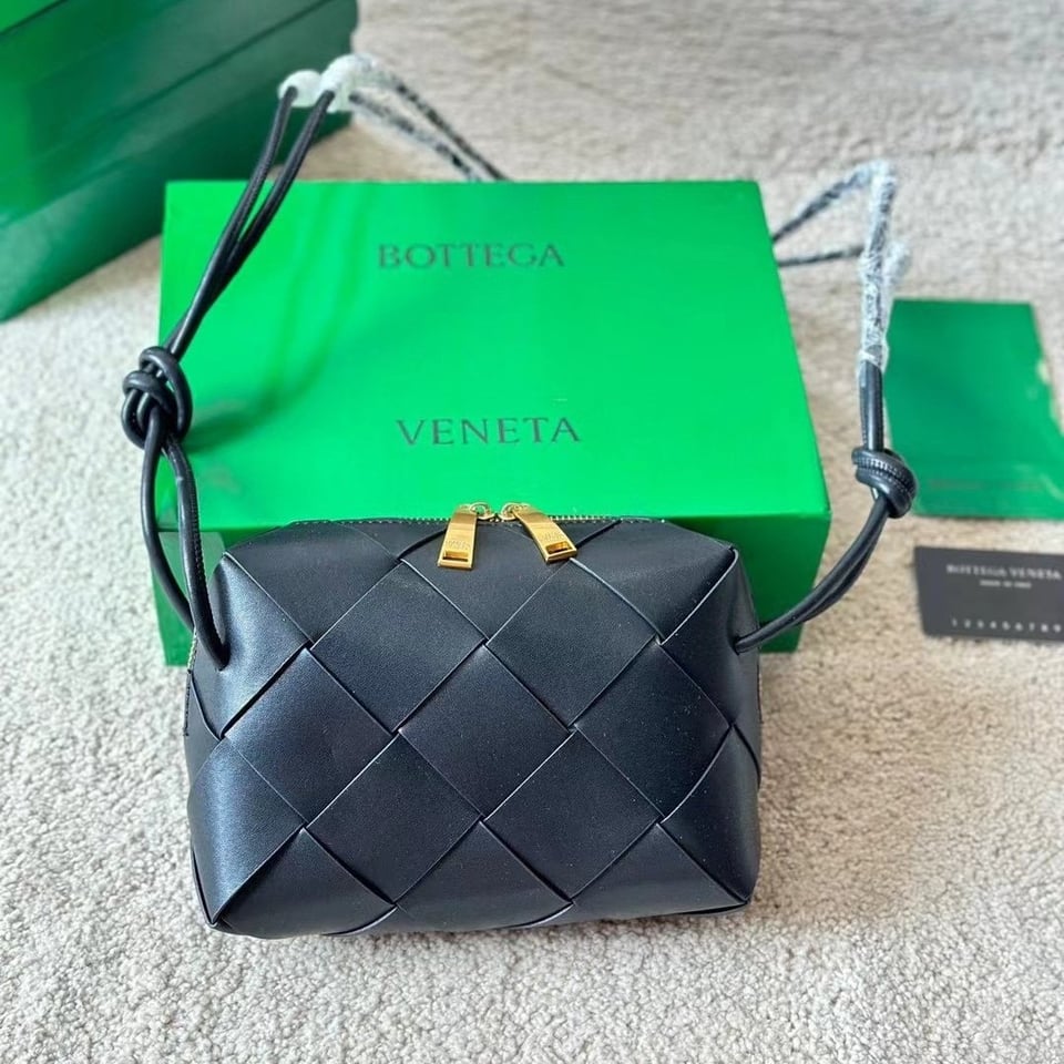 Bottega Veneta Small Camera Bag Mxn 52 400 Black 18Cm view 3