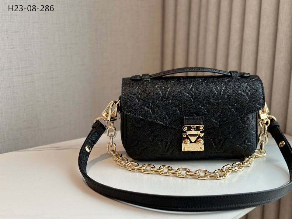 Louis Vuitton Pochette M Tis East West Bag Black 21Cm M46595 view 3