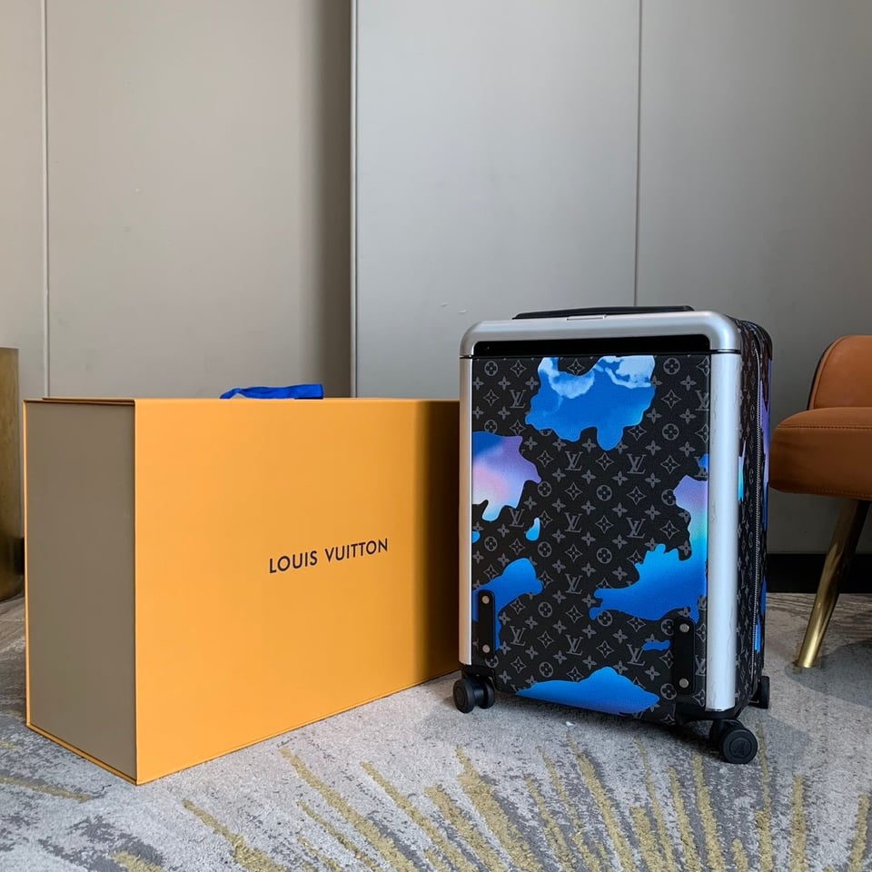 Louis Vuitton Horizon 55cm Monogram Eclipse Sunrise Room view 8