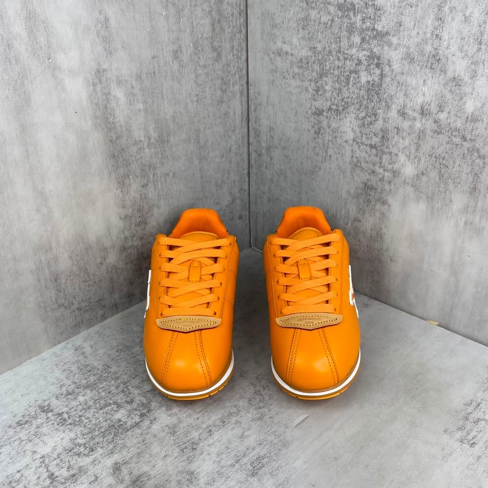 Louis Vuitton Buttersoft Sneaker Orange Sheepskin And Calfskin 1AINQN view 9