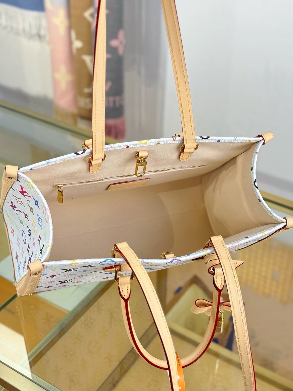 Louis Vuitton x Takashi Murakami LV x TM OnTheGo MM Multicolored Bag M13079 35cm/ 13.8in view 8