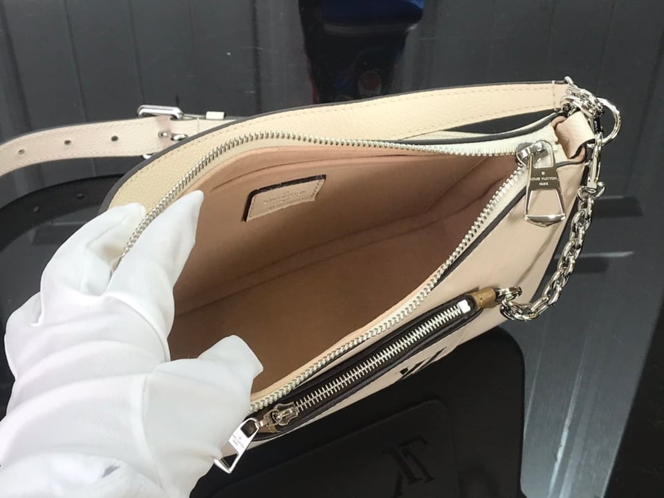 Louis Vuitton Marelle 25Cm Quartz White M80688 view 11