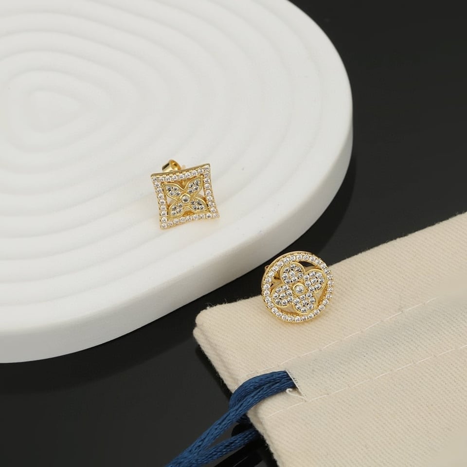 Louis Vuitton Idylle Blossom Stud Earrings Gold And Diamonds view 6