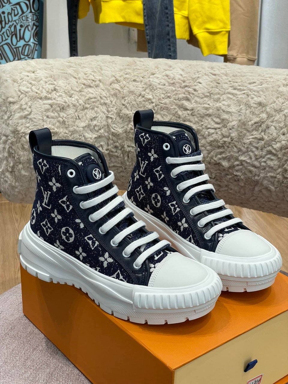 Louis Vuitton Squad Sneakers Monogram Black view 3