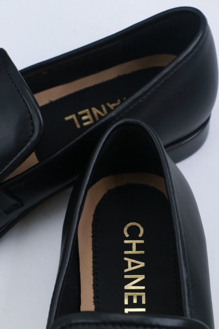 Chanel Calfskin Loafers with CC Turnlock Logo Black Calfskin G39835 view 4