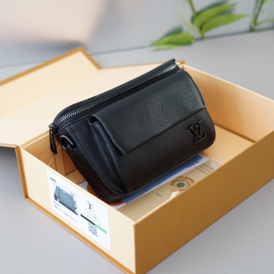 Louis Vuitton Pilot Bag Black 29Cm view 5