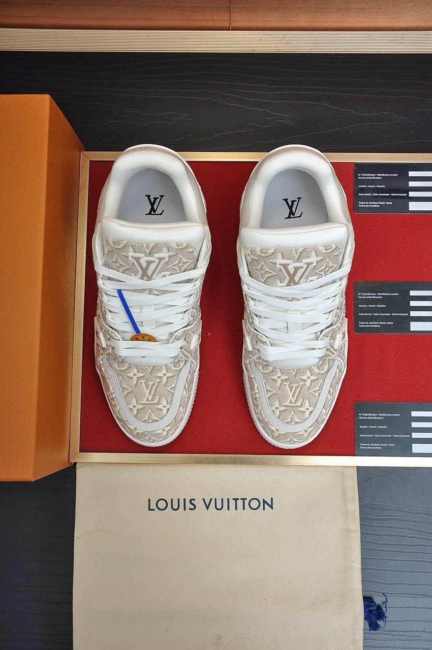 Louis Vuitton Trainer Sneakers Beige 1AKKJB view 8