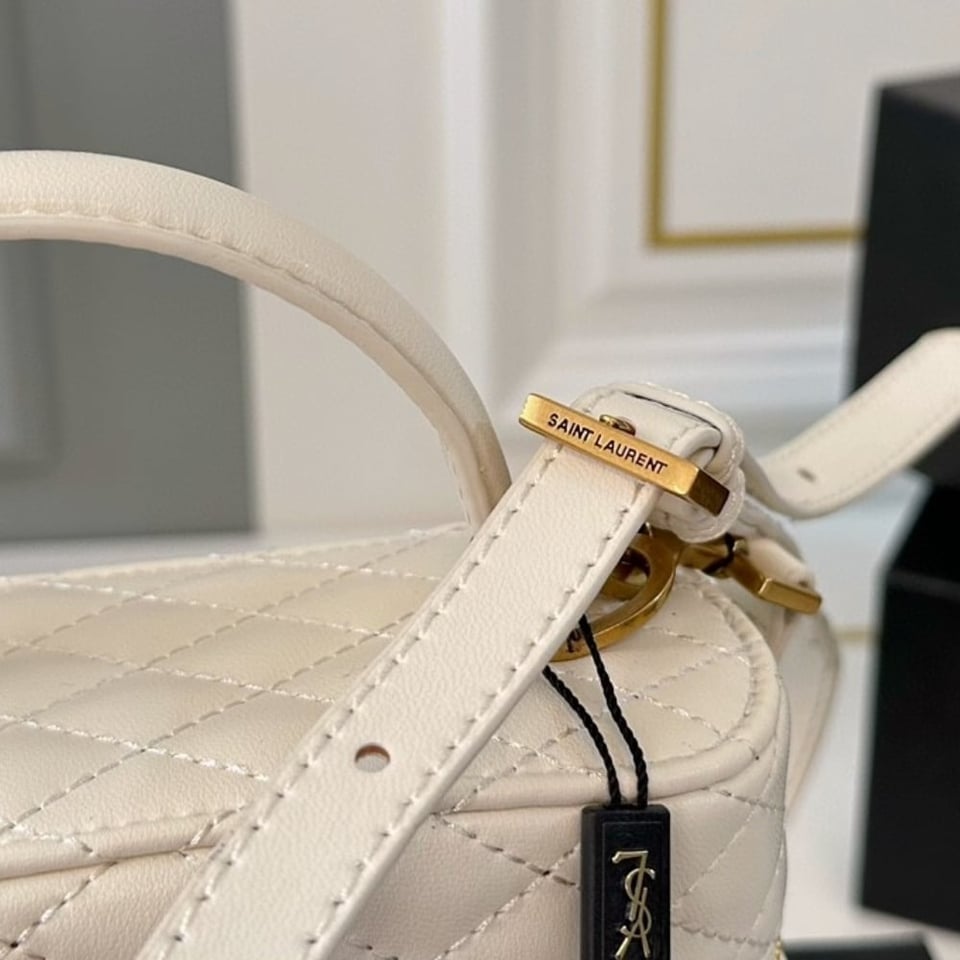 Saint Laurent Gaby Vanity Bag In Blanc Vintage 18Cm view 4