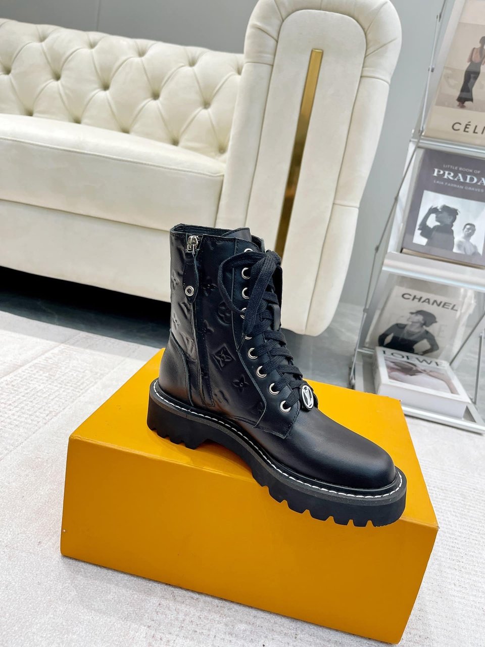 Louis Vuitton Territory Flat Ranger Black 1Abuvn view 5