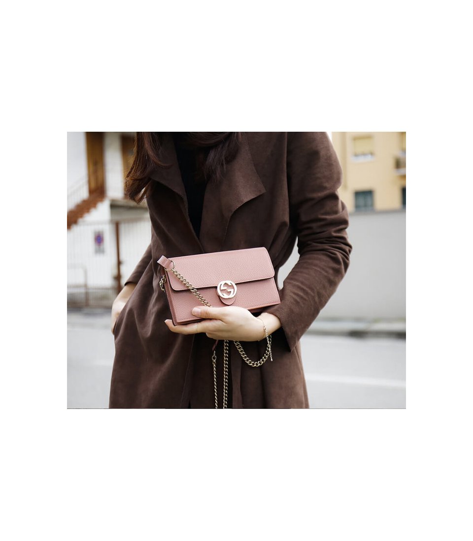 Gucci GG Interlocking Wallet On Chain Pink view 3