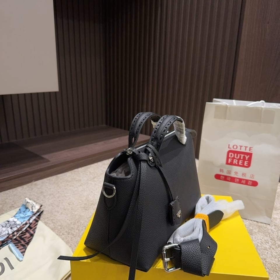 Fendi By The Way Medium Leather Boston Bag Black 20Cm view 6