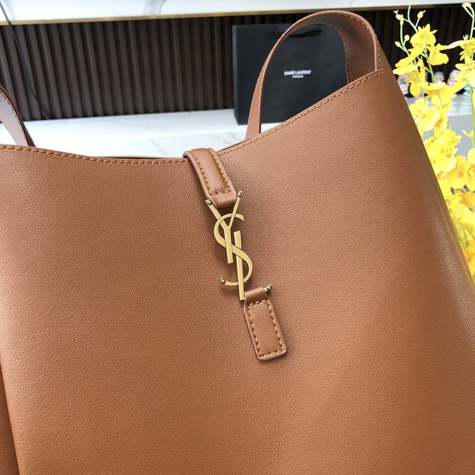 Saint Laurent Le 5 A 7 Supple Large In Grained Leather Brown 31Cm view 3