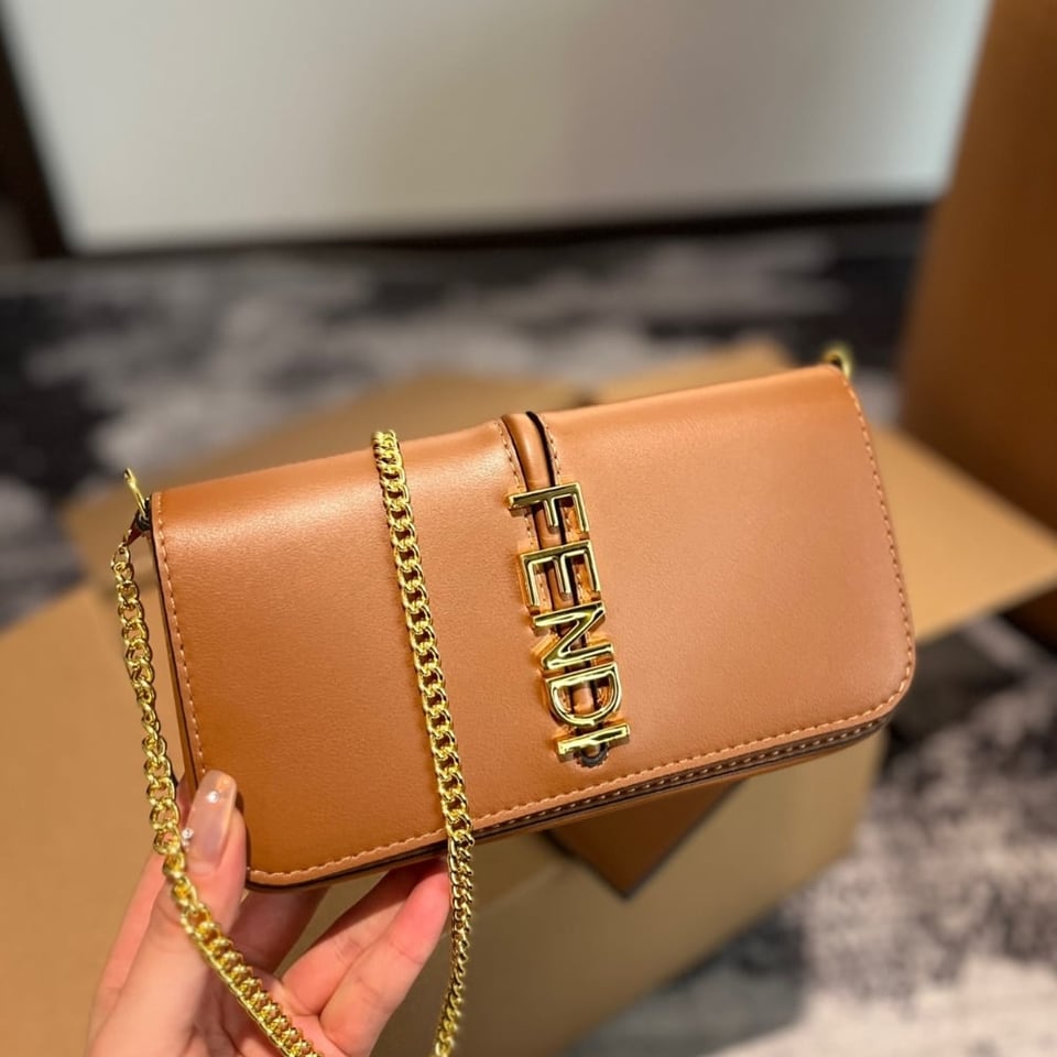 Fendi Fendigraphy Wallet On Chain Brown 21Cm view 4