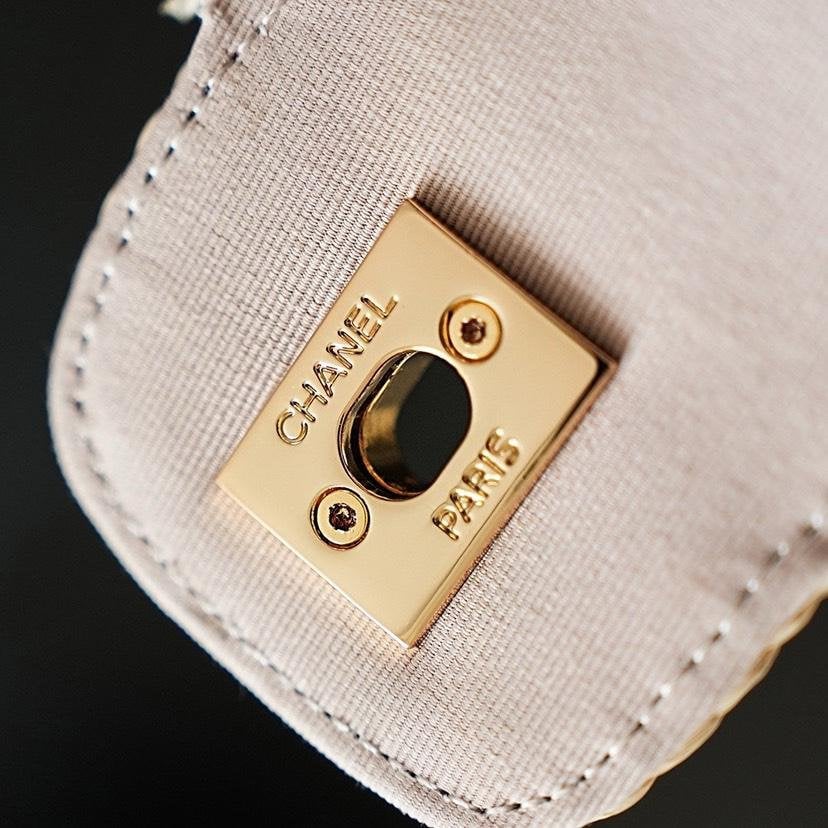 Chanel Foldable Flap Bag Braided Raffia Yarn &amp; Gold-colored Metal 25cm/9.8in Beige AS6163 view 9