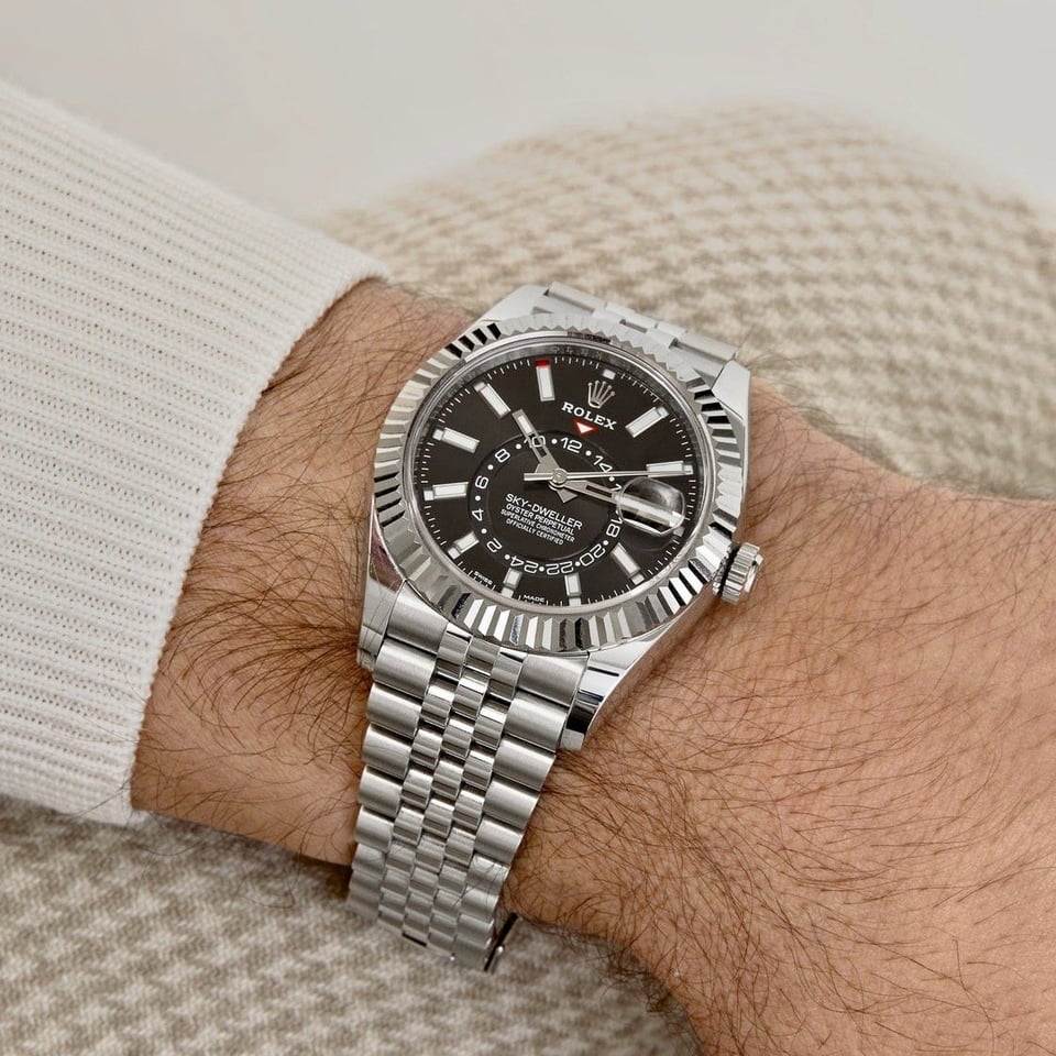 Rolex Sky-Dweller 42 mm Bright black Dial 336934 Jubilee view 15