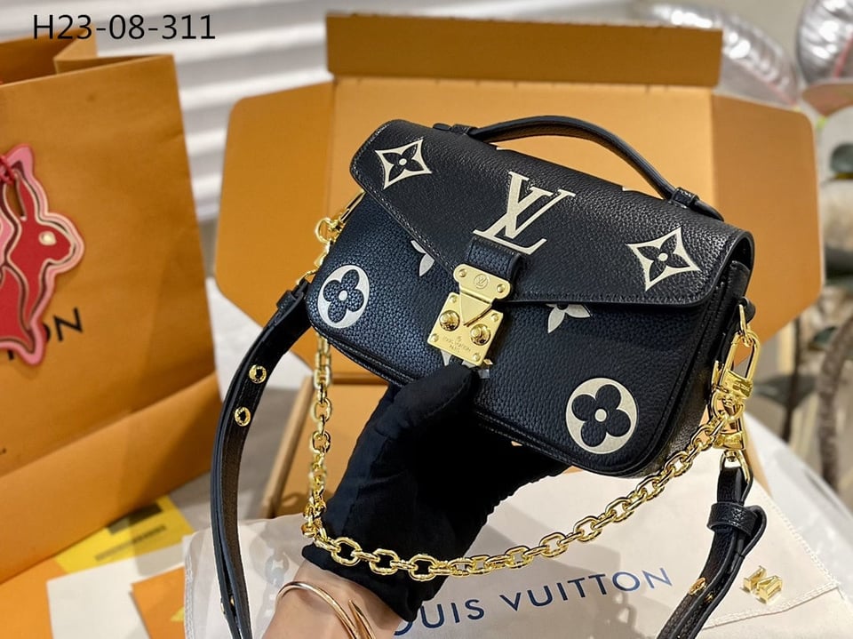Louis Vuitton Pochette M Tis East West Bag Black Beige 21Cm M46596 view 3