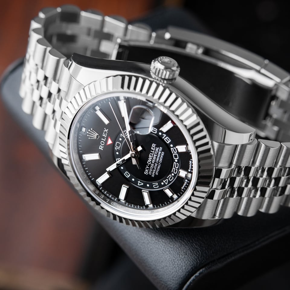 Rolex Sky-Dweller 42 mm Bright black Dial 336934 Jubilee view 4