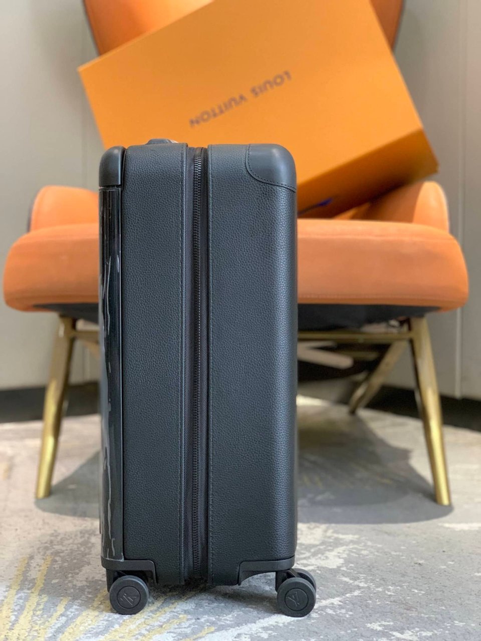 Louis Vuitton Horizon 55 Suitcase Grained Leather Black 55Cm M10240 view 8
