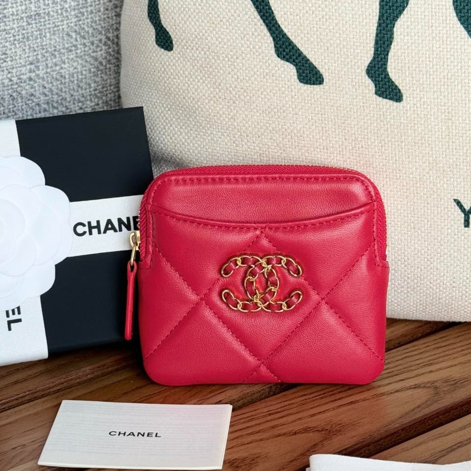 Chanel 19 Zipped Coin Purse 11Cm Black Lambskin Gold Hardware