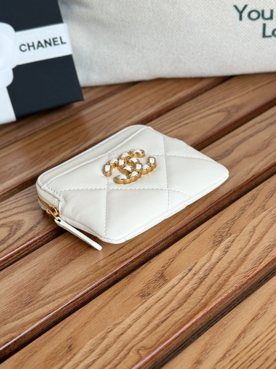 Chanel 19 Zipped Coin Purse 11Cm White Lambskin Gold Hardware view 3